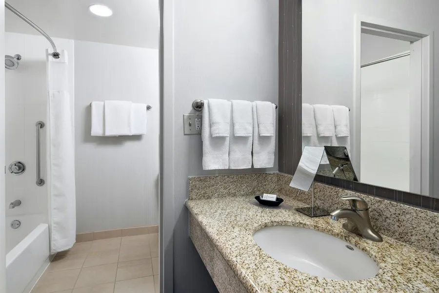 Courtyard by Marriott Pittsburgh Airport hotel detail image 6