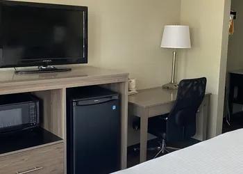 Clarion Pointe University/Expo hotel thumbnail 7
