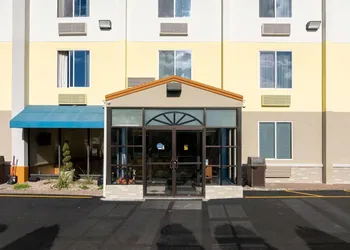 Days Inn by Wyndham Hartford/Closest Downtown hotel thumbnail 3