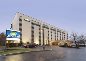 Days Inn by Wyndham Ottawa West hotel thumbnail 2