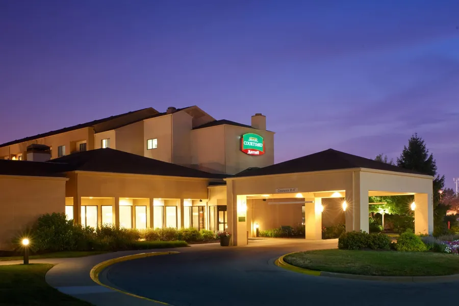 Courtyard by Marriott Indianapolis Airport hotel detail image 2