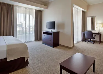 Radisson Hotel Fresno Conference Center hotel thumbnail 7