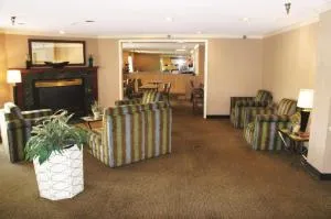 La Quinta Inn & Suites by Wyndham Kansas City North hotel thumbnail 4