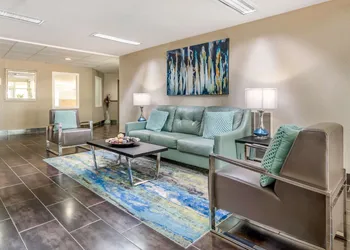 Quality Suites Kansas City International Airport hotel thumbnail 5