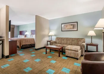 Quality Suites Kansas City International Airport hotel thumbnail 7