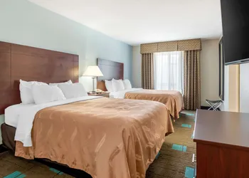 Quality Suites Kansas City International Airport hotel thumbnail 8
