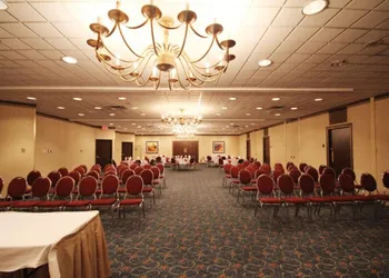 Travelodge Hotel by Wyndham Montreal Airport hotel thumbnail 2