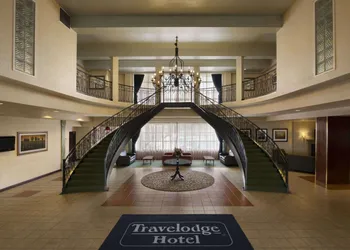 Travelodge Hotel by Wyndham Montreal Airport hotel thumbnail 5