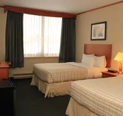 Travelodge Hotel by Wyndham Montreal Airport hotel detail image 7