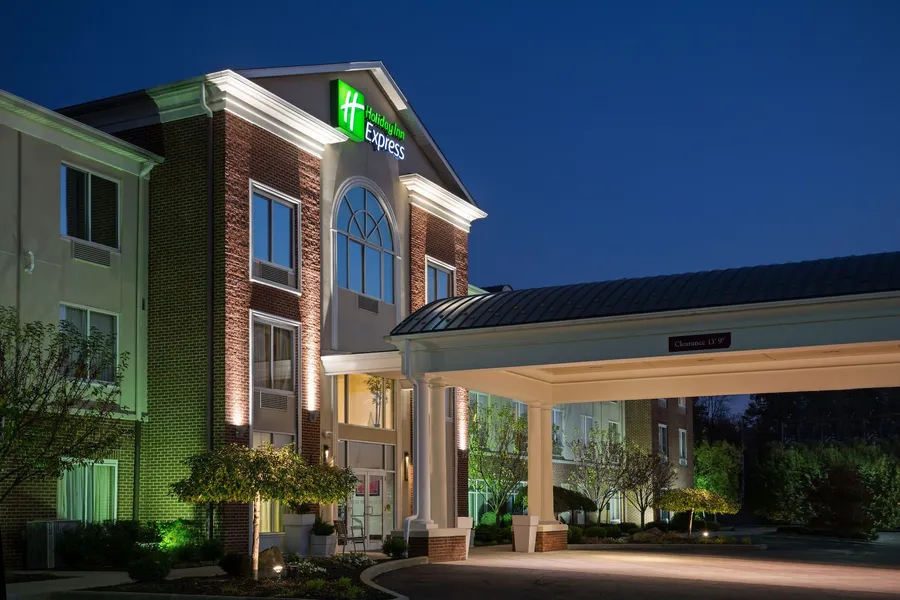 Holiday Inn Express & Suites Youngstown N (Warren/Niles) by IHG hotel detail image 2