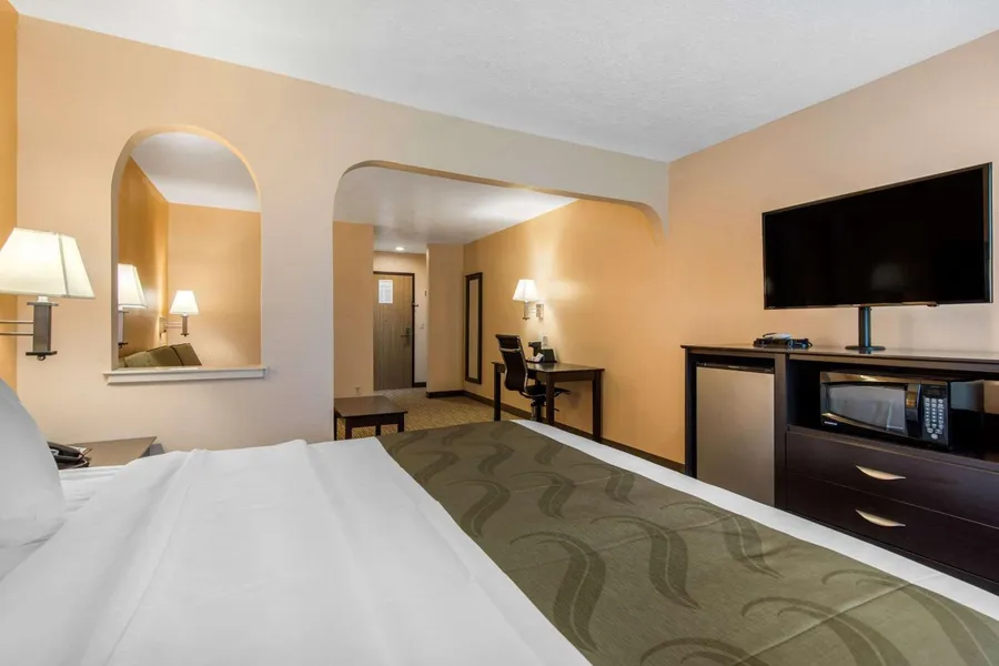 Quality Inn & Suites Albuquerque North near Balloon Fiesta Park hotel detail image 2