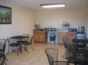 Days Inn by Wyndham Fresno Central hotel thumbnail 4