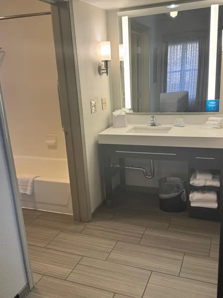 Homewood Suites by Hilton St. Louis-Chesterfield hotel detail image 6