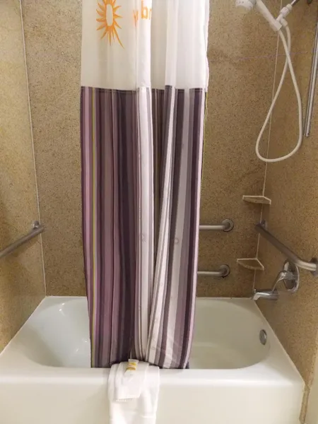 Quality Inn & Suites hotel detail image 2