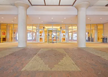 OYO Hotel St Louis Downtown City Center MO hotel thumbnail 6