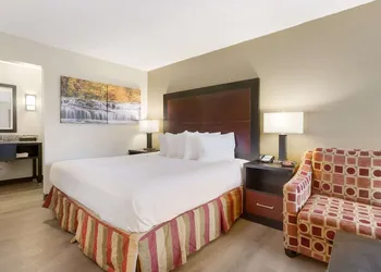 Clarion Pointe Independence - Kansas City hotel thumbnail 7
