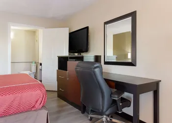 Clarion Pointe Independence - Kansas City hotel thumbnail 8