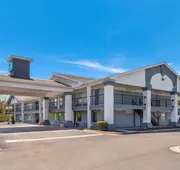 Clarion Pointe Independence - Kansas City hotel detail image 4