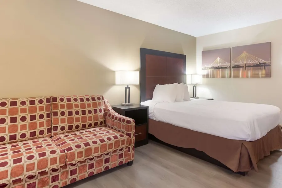 Clarion Pointe Independence - Kansas City hotel detail image 6