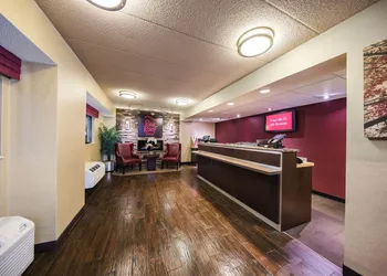 Red Roof Inn Cincinnati Northeast - Blue Ash hotel thumbnail 6