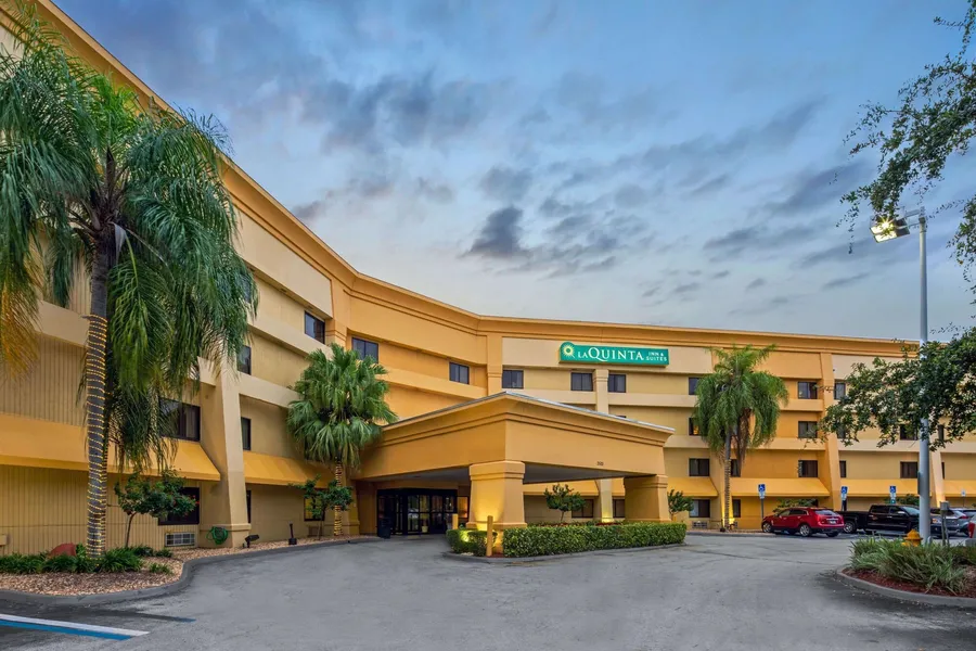 La Quinta Inn & Suites by Wyndham Miami Airport East hotel detail image 2