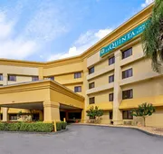 La Quinta Inn & Suites by Wyndham Miami Airport East hotel detail image 3