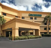 La Quinta Inn & Suites by Wyndham Miami Airport East hotel detail image 4