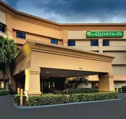 La Quinta Inn & Suites by Wyndham Miami Airport East hotel detail image 5