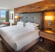 DoubleTree by Hilton Toronto Airport hotel detail image 4