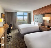 DoubleTree by Hilton Toronto Airport hotel detail image 5