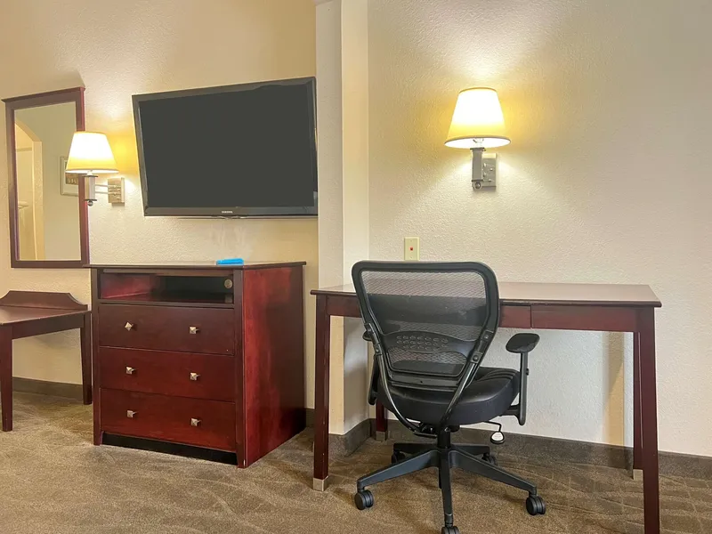 Quality Inn & Suites Houston Northwest - Cypress hotel detail image 6