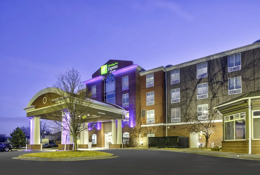 Holiday Inn Express Hotel & Suites Kansas City - Grandview by IHG hotel detail image 2