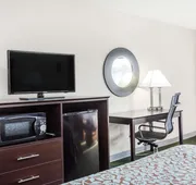 Days Inn by Wyndham Hendersonville hotel detail image 4