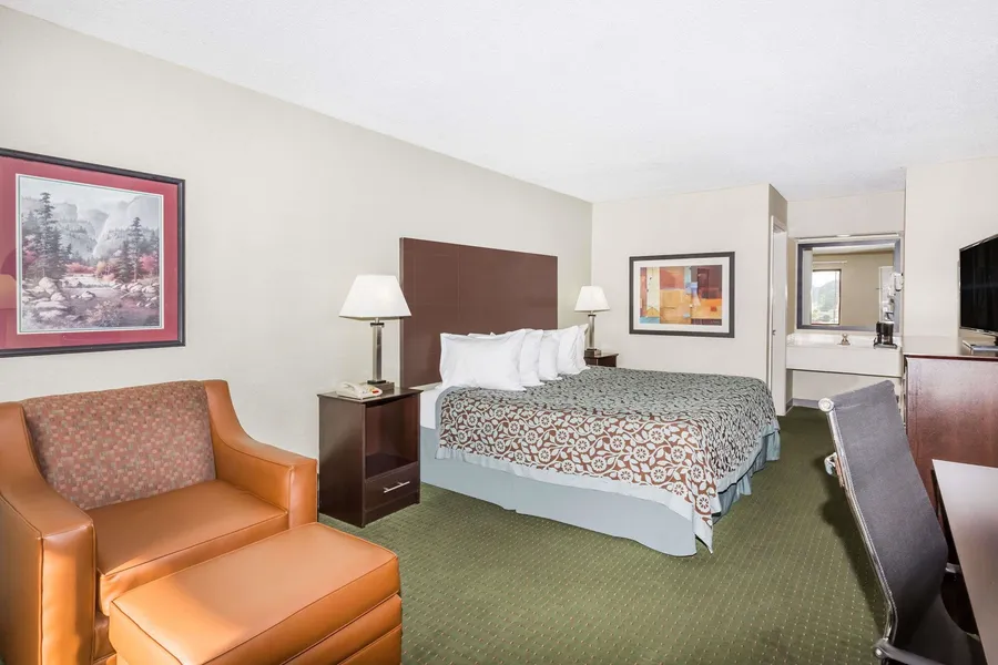 Days Inn by Wyndham Hendersonville hotel detail image 6