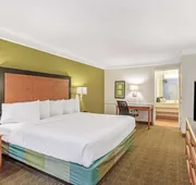 La Quinta Inn by Wyndham Orlando Airport West hotel detail image 7