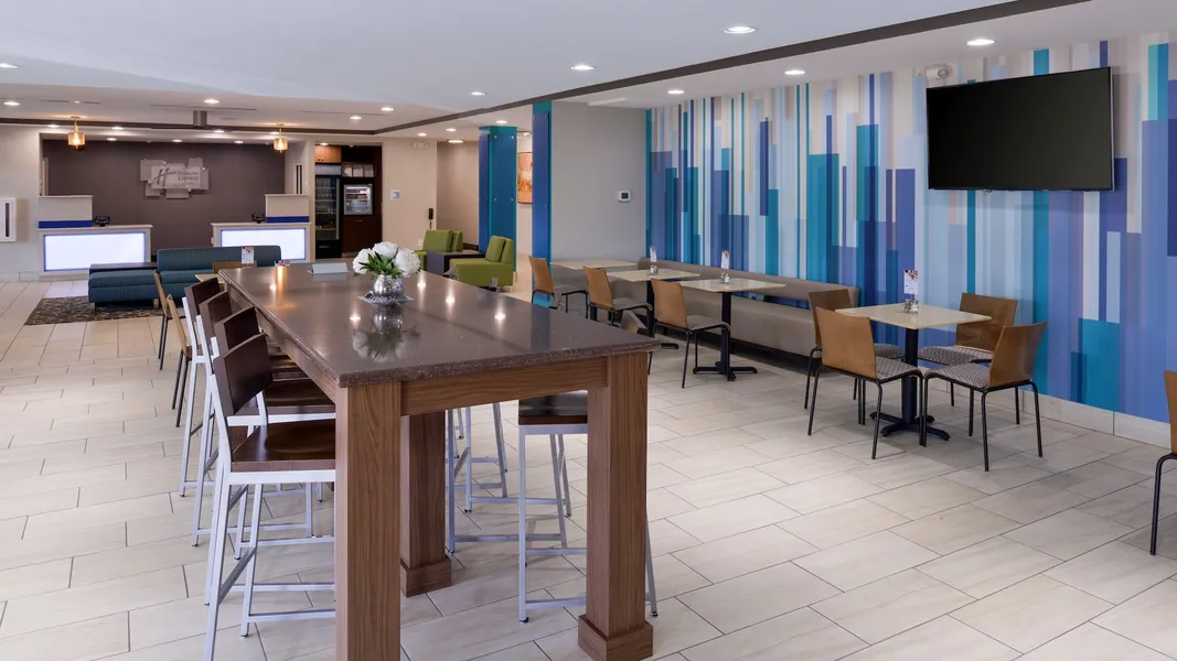 Holiday Inn Express & Suites Lexington Midtown - I-75 by IHG hotel detail image 2