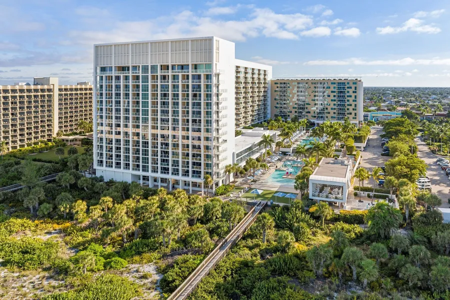 Marriott's Crystal Shores hotel detail image 2