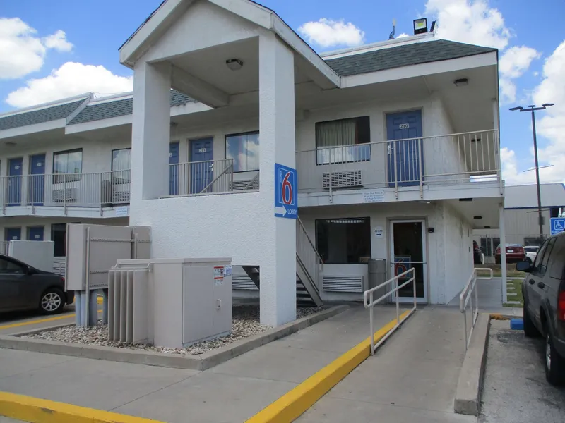 Motel 6 Austin, TX - North Central hotel detail image 2