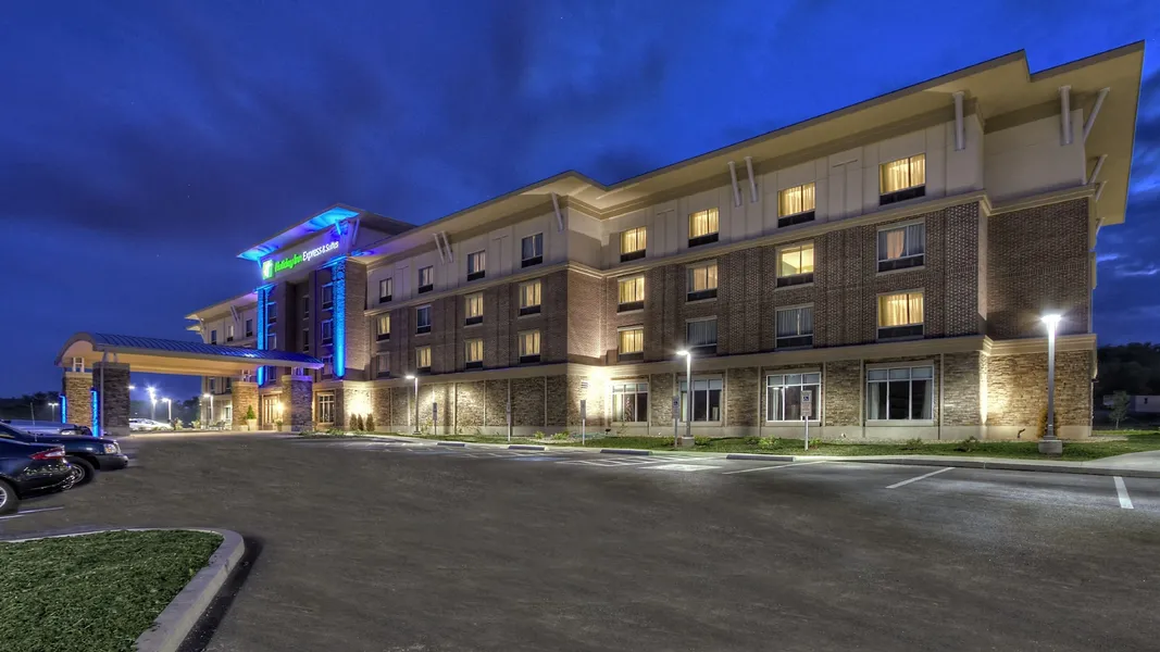 Holiday Inn Express & Suites Pittsburgh SW - Southpointe by IHG hotel detail image 2