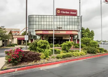 Econo Lodge Broken Arrow hotel thumbnail 2