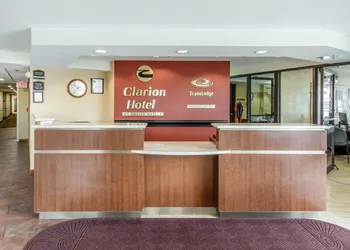 Econo Lodge Broken Arrow hotel thumbnail 3