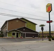 Super 8 by Wyndham San Antonio/I-35 North hotel detail image 3