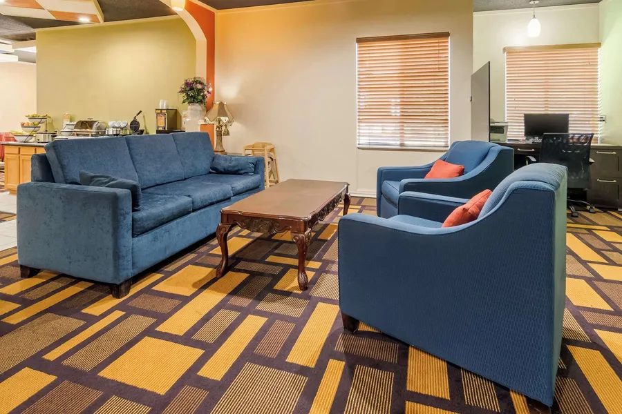Quality Inn & Suites Lenexa Kansas City hotel detail image 2