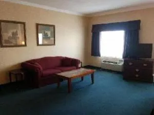 Days Inn by Wyndham Toronto East Lakeview hotel thumbnail 3