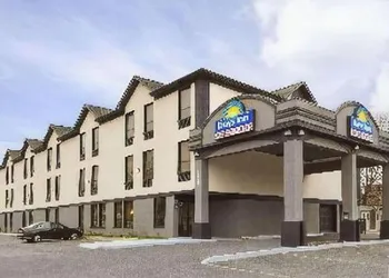 Days Inn by Wyndham Toronto East Lakeview hotel thumbnail 5