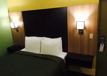 University Manor Inn hotel thumbnail 7
