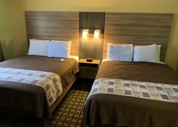 University Manor Inn hotel thumbnail 8
