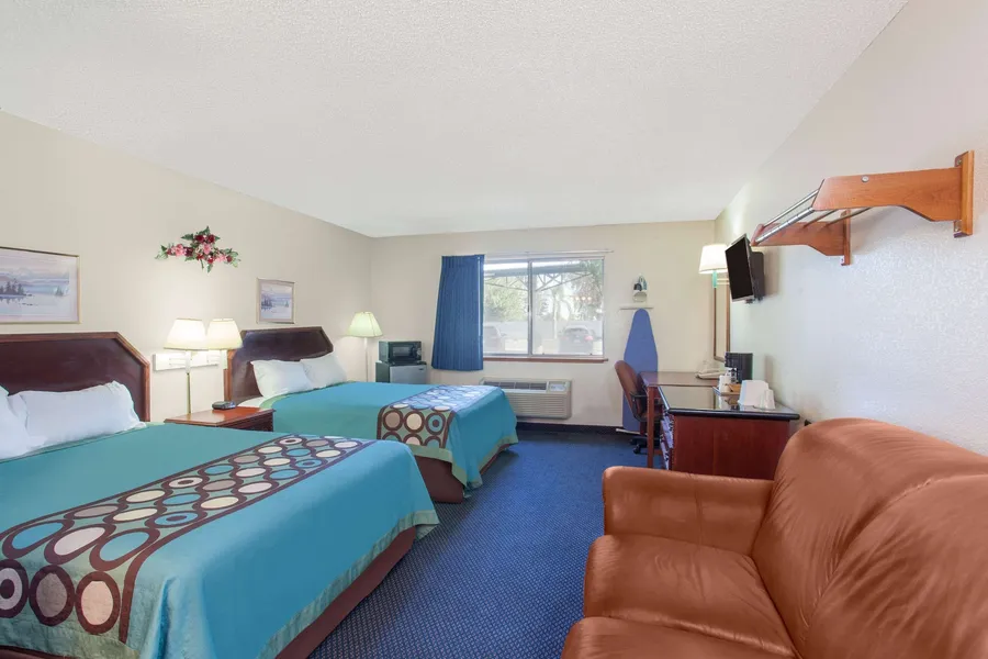 Super 8 by Wyndham Selma/Fresno Area hotel detail image 6