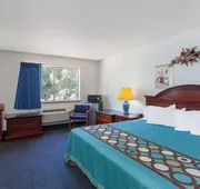Super 8 by Wyndham Selma/Fresno Area hotel detail image 7