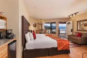 Mourelatos Lakeshore Resort hotel thumbnail 4